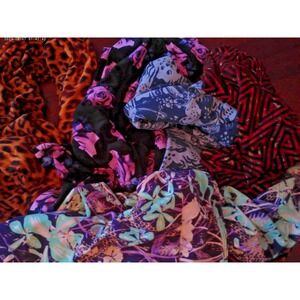 LOT OF 5 PAIRS OF LULAROE ONE SIZE LEGGINGS (LOT 6)